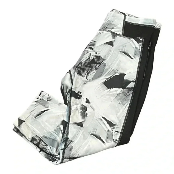 Tek Gear size L marbled Capri leggings EUC - Picture 6 of 9